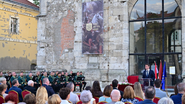 Megvannak Budavár új kitüntetettjei – Száraz Miklós György is Budavárért Emlékérmet kapott